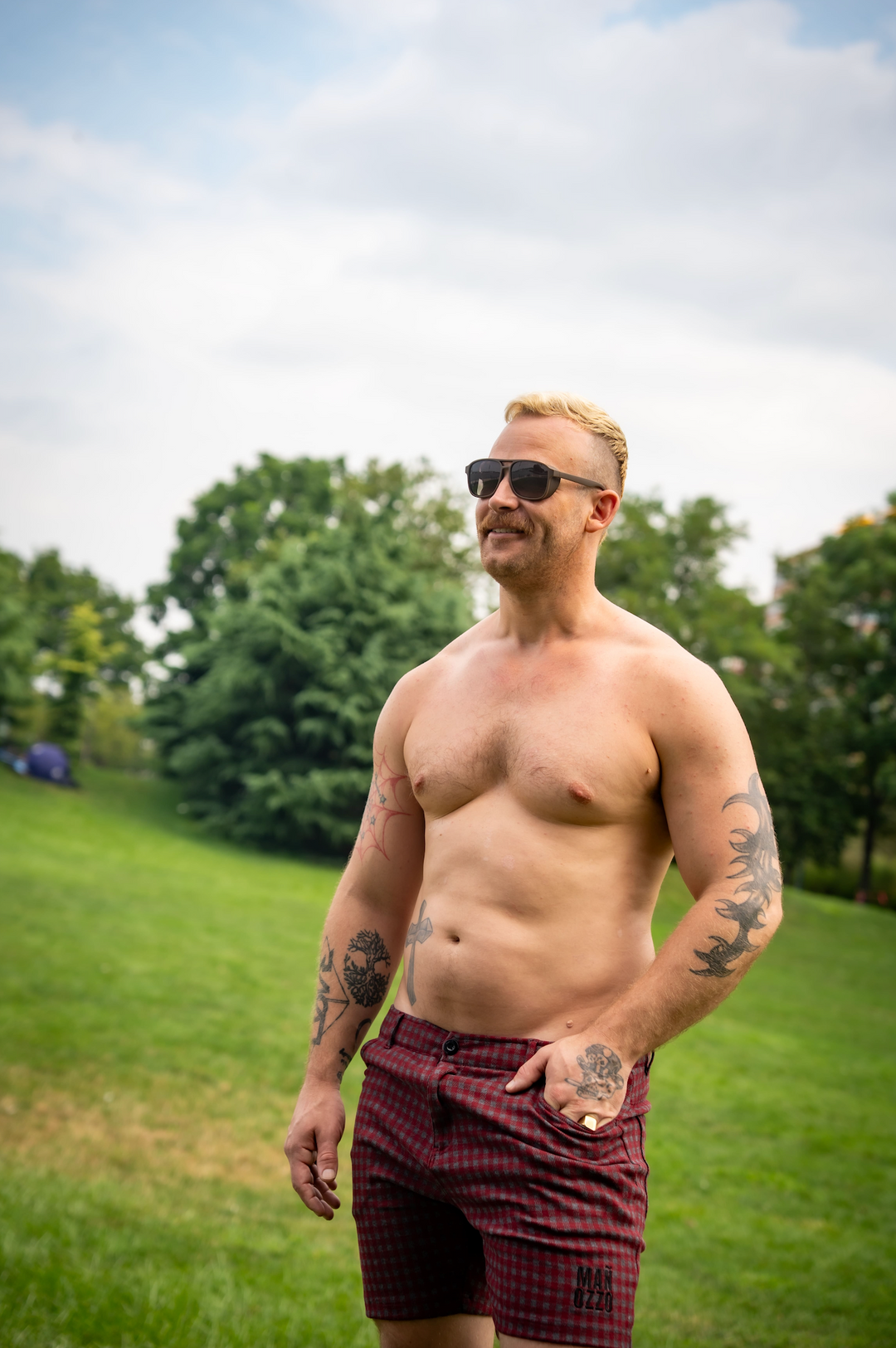 The Avenue Shorts - Crimson Edge