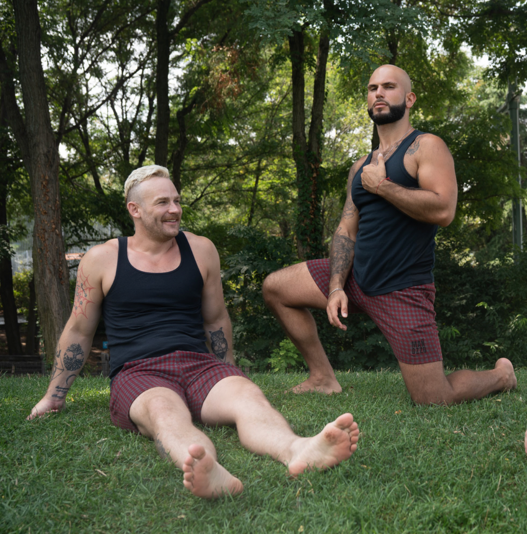 The Avenue Shorts - Crimson Edge