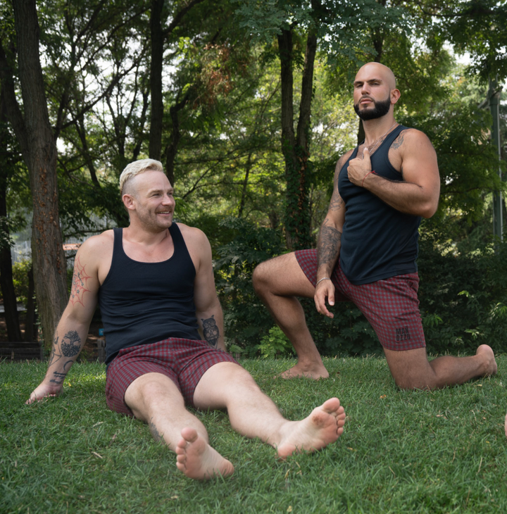 The Avenue Shorts - Crimson Edge